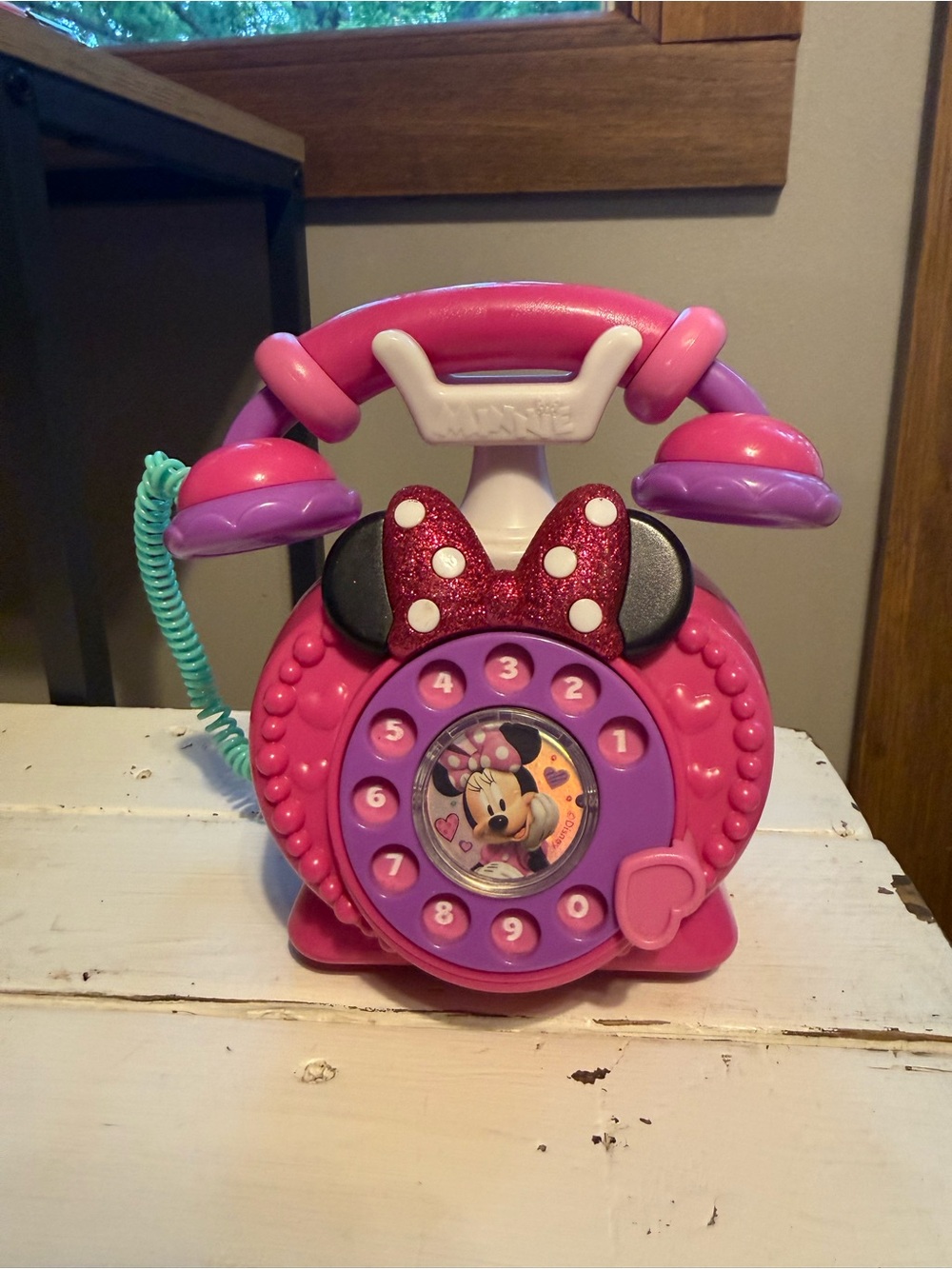 Phone Play Pretend Disney Minnie Mouse Happy Helpers Lights Up & Makes Sound.
